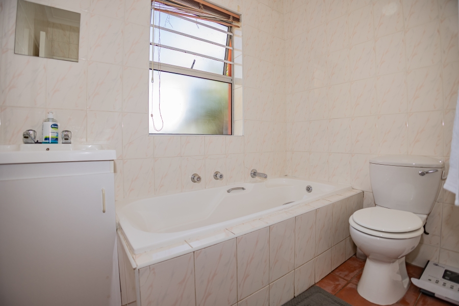 3 Bedroom Property for Sale in Uitzicht Western Cape